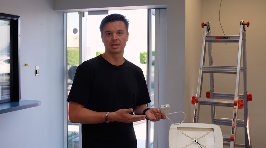 PoE to USB-C adapter for simultaneous power and hardwired data